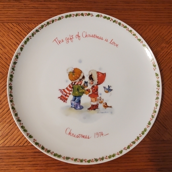 Vintage Gigi Commemorative Edition 1974  Plate " The Gift of Christmas Love" - Picture 3 of 7